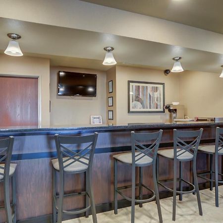 Cobblestone Inn & Suites-Kersey Εξωτερικό φωτογραφία