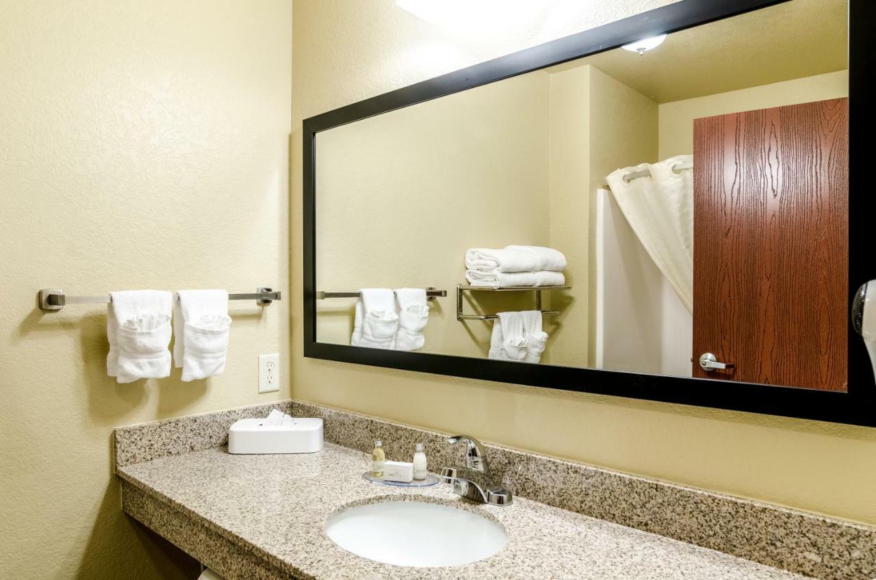 Cobblestone Inn & Suites-Kersey Εξωτερικό φωτογραφία