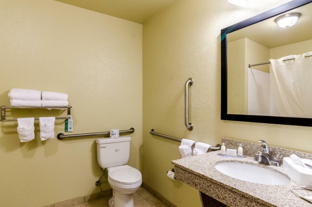 Cobblestone Inn & Suites-Kersey Εξωτερικό φωτογραφία