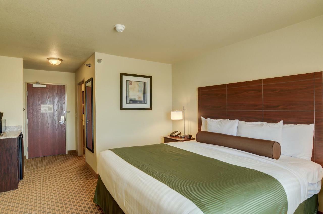 Cobblestone Inn & Suites-Kersey Εξωτερικό φωτογραφία