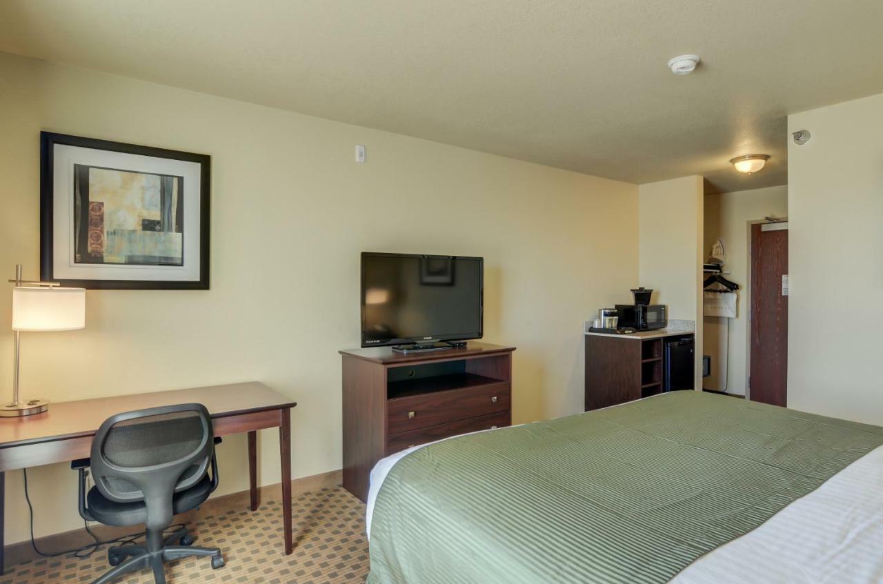 Cobblestone Inn & Suites-Kersey Εξωτερικό φωτογραφία