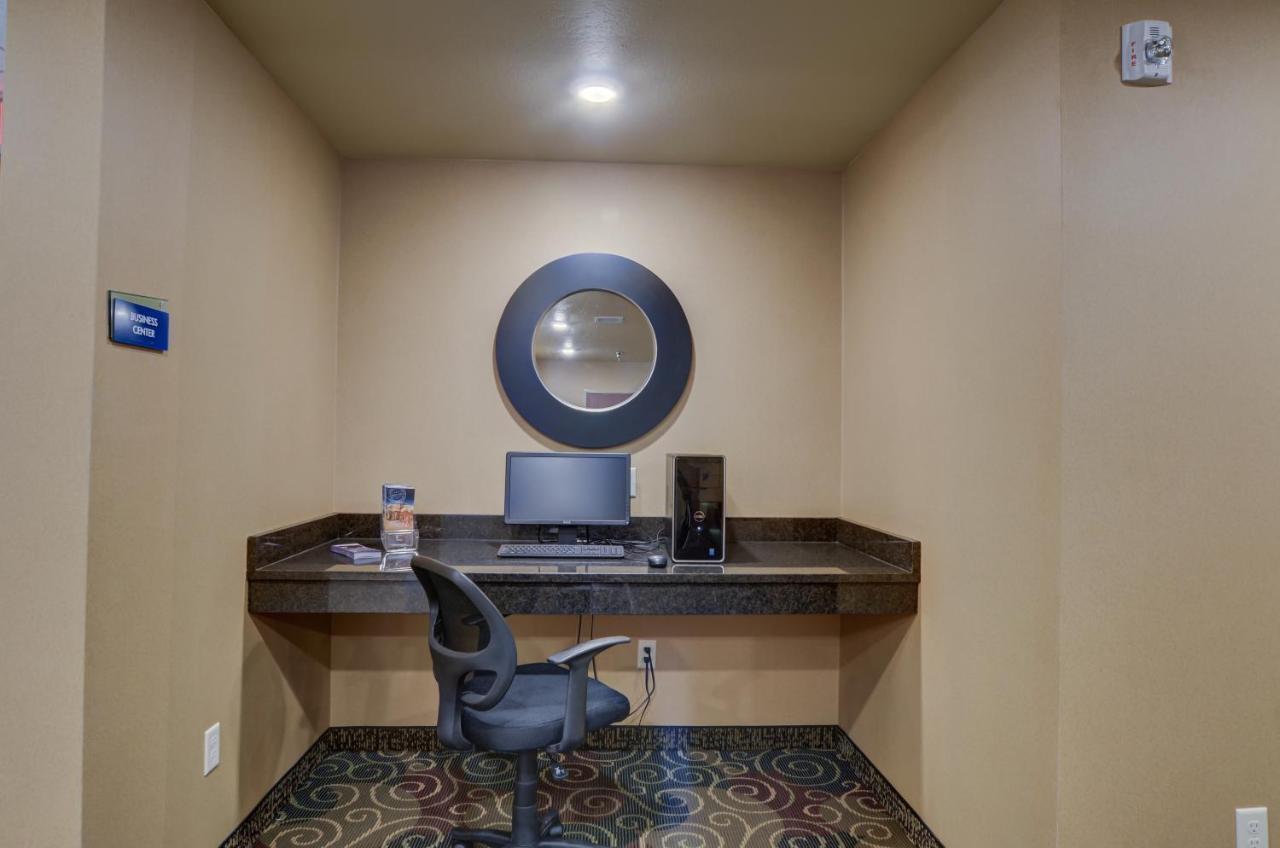 Cobblestone Inn & Suites-Kersey Εξωτερικό φωτογραφία