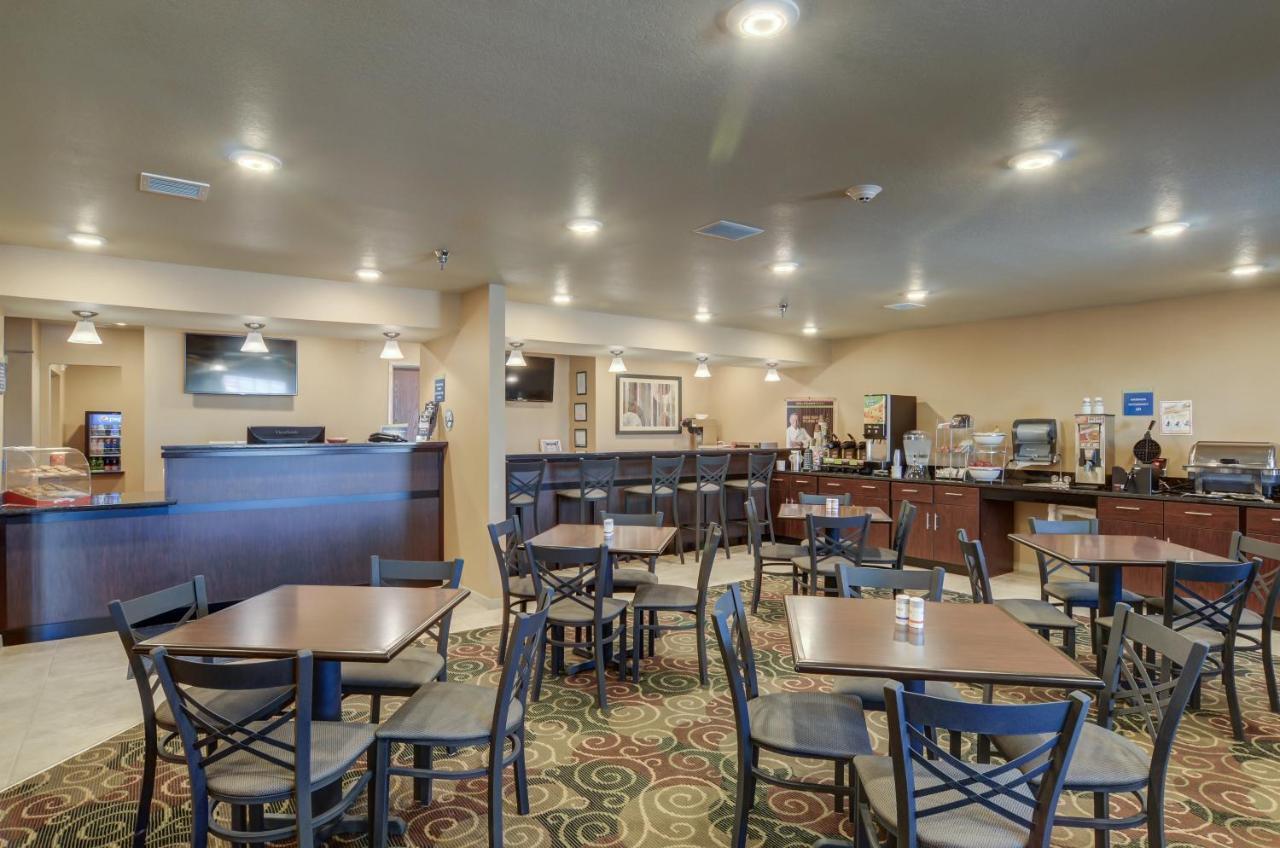 Cobblestone Inn & Suites-Kersey Εξωτερικό φωτογραφία