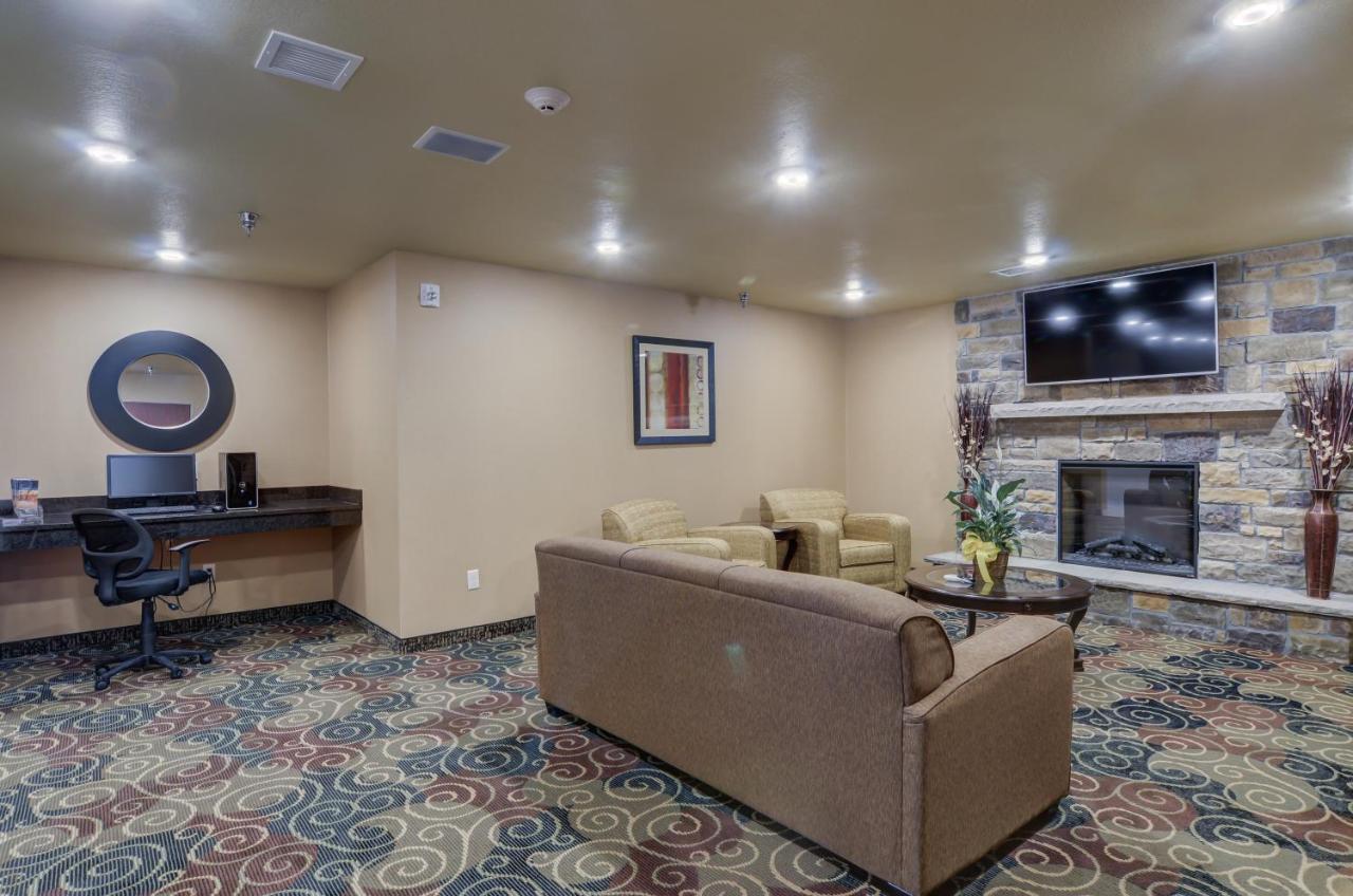 Cobblestone Inn & Suites-Kersey Εξωτερικό φωτογραφία