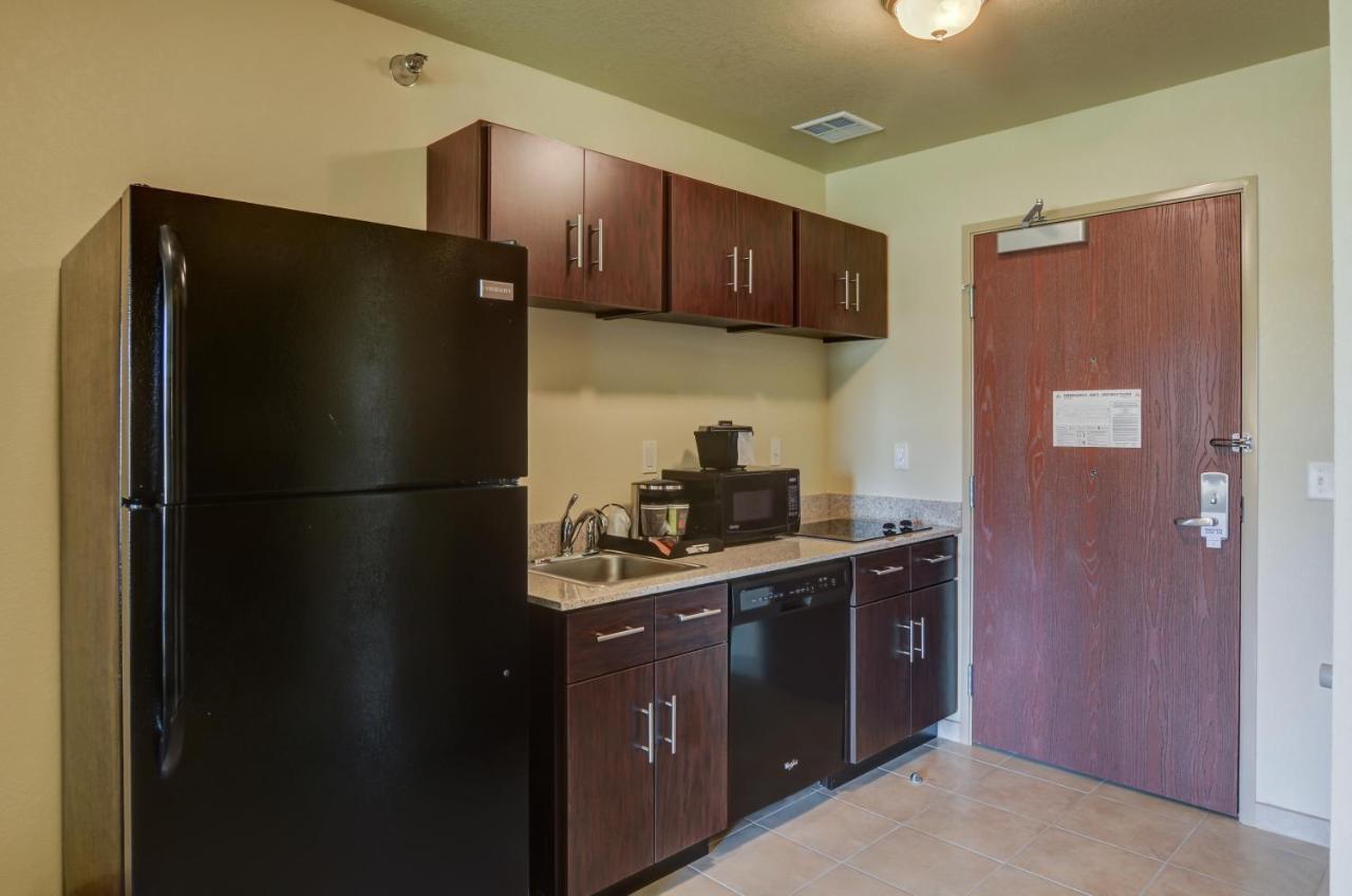 Cobblestone Inn & Suites-Kersey Εξωτερικό φωτογραφία